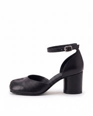 Sumire Tabi Mary Jane Pump in Black