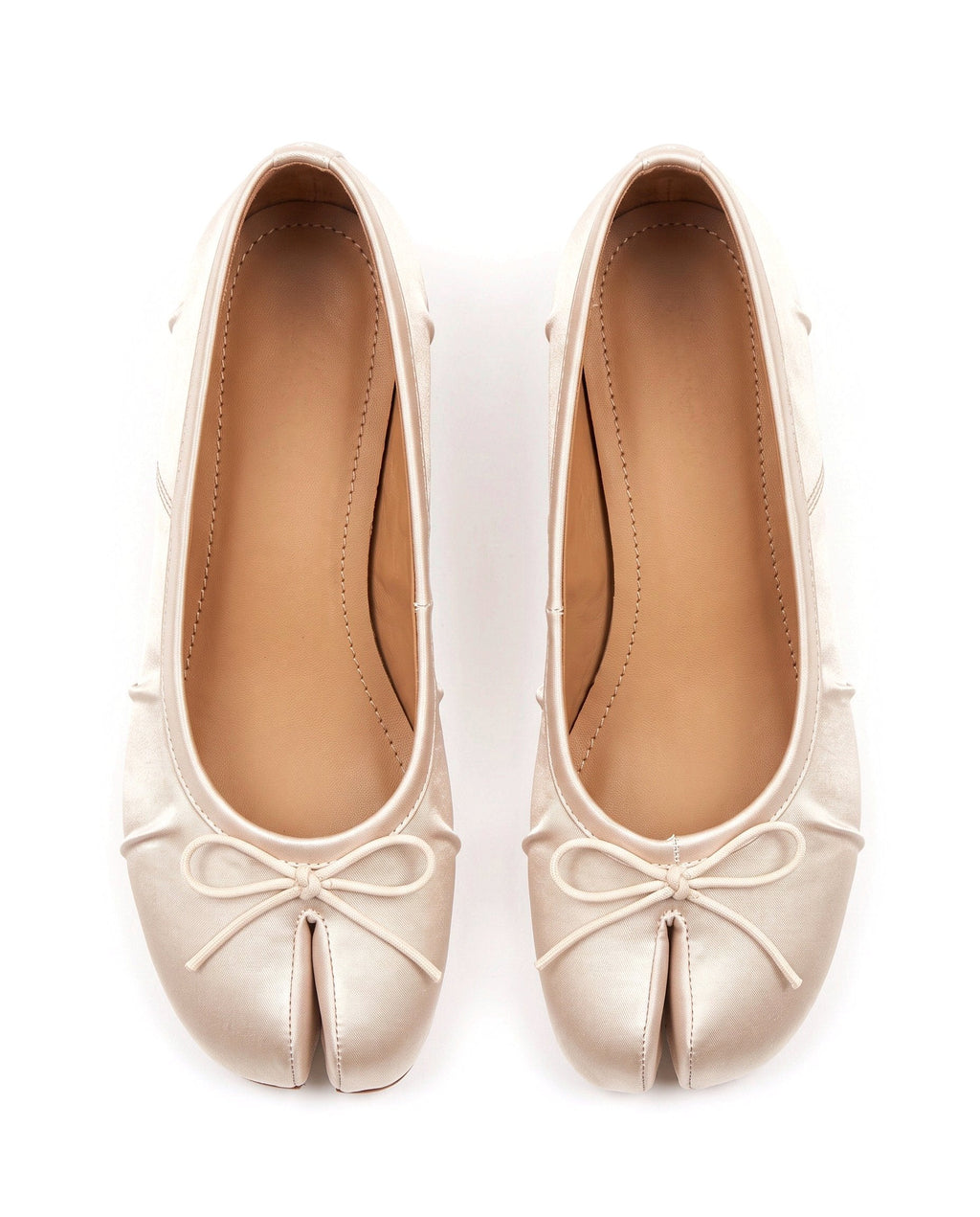 Mayu Tabi Ballet Pump in Ivory