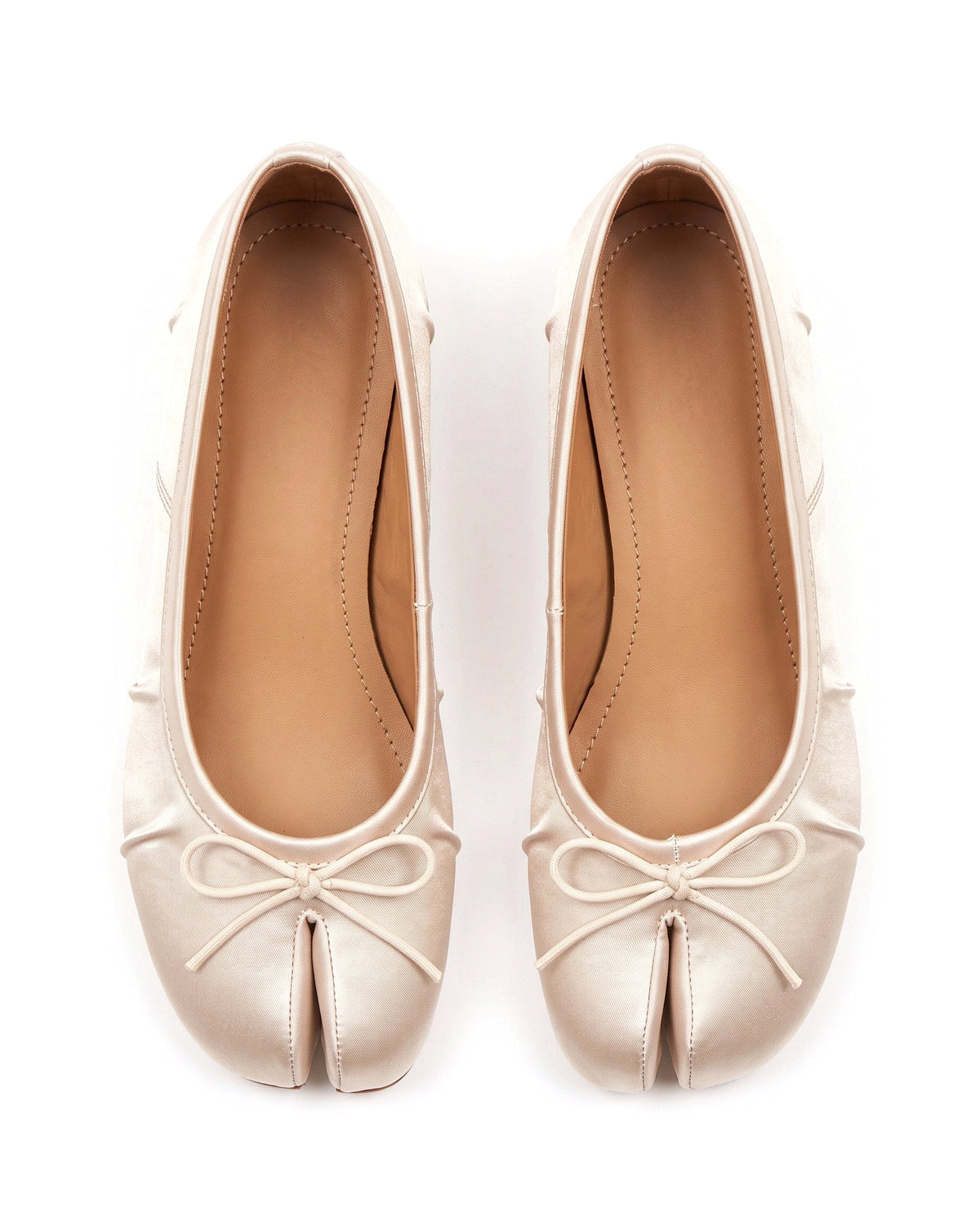 Mayu Tabi Ballet Pump in Ivory