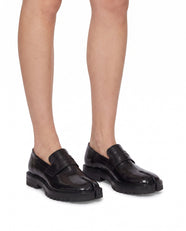 Kurumi Tabi Loafer in Black