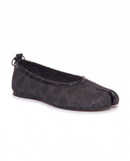 Suzu Tabi Ballet Flat in Black Polka Dot