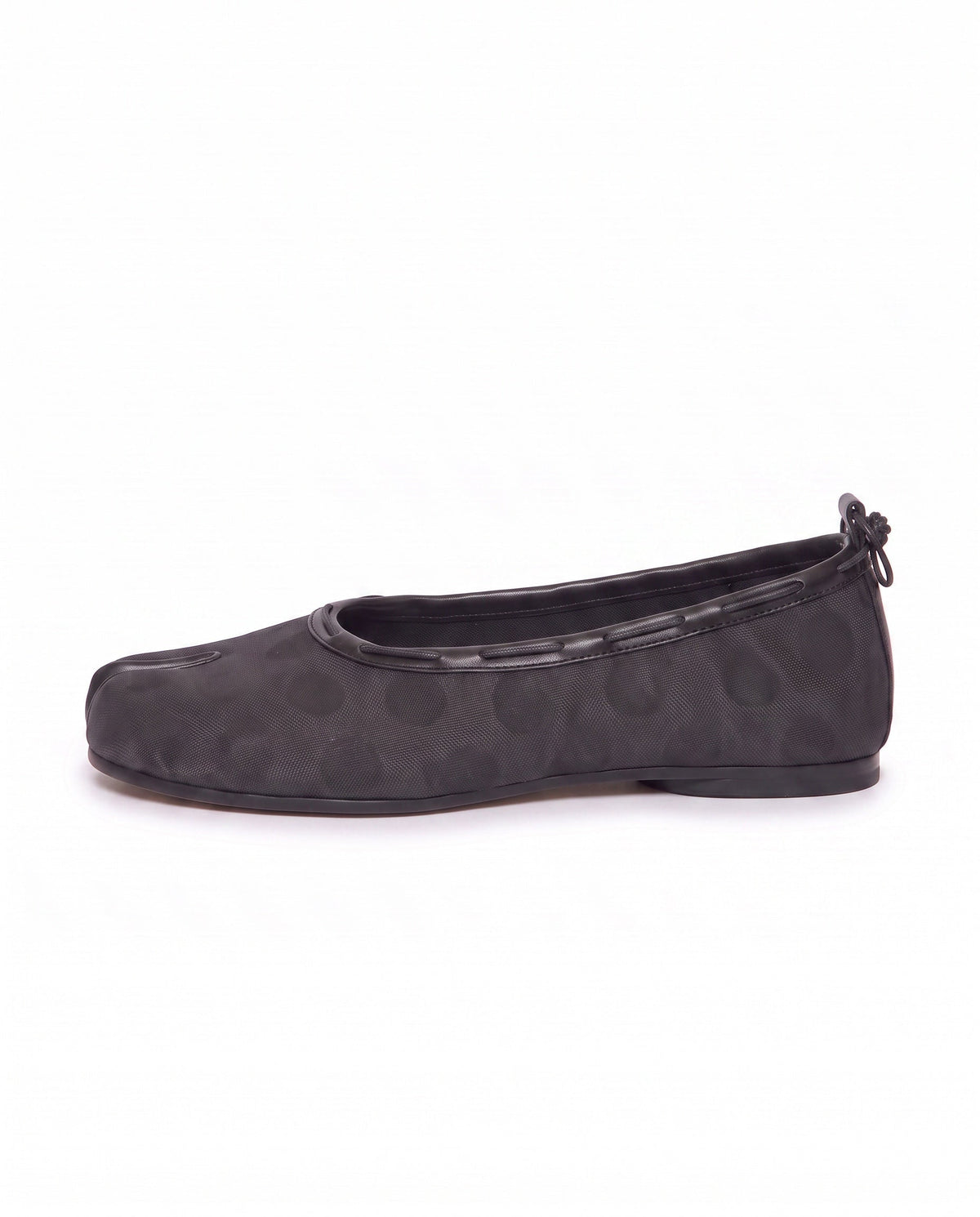 Suzu Tabi Ballet Flat in Black Polka Dot