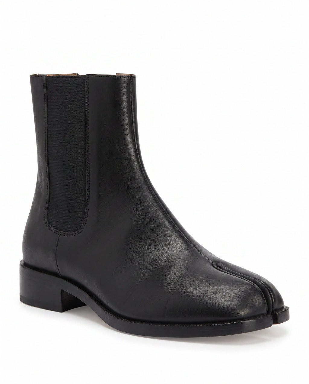 Fuyumi Tabi Chelsea Boot in Black