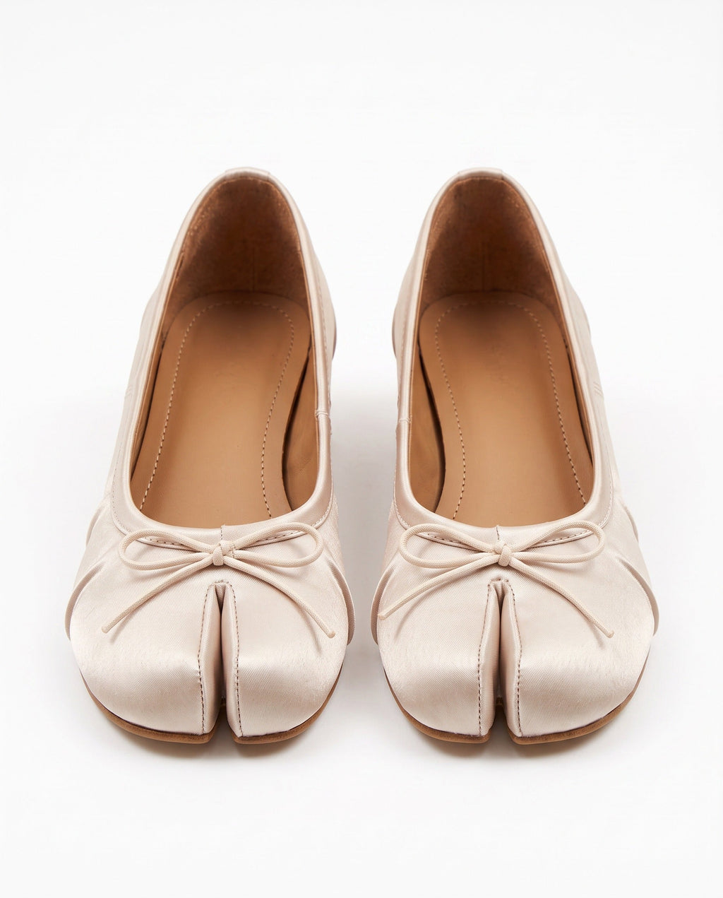 Mayu Tabi Ballet Pump in Ivory