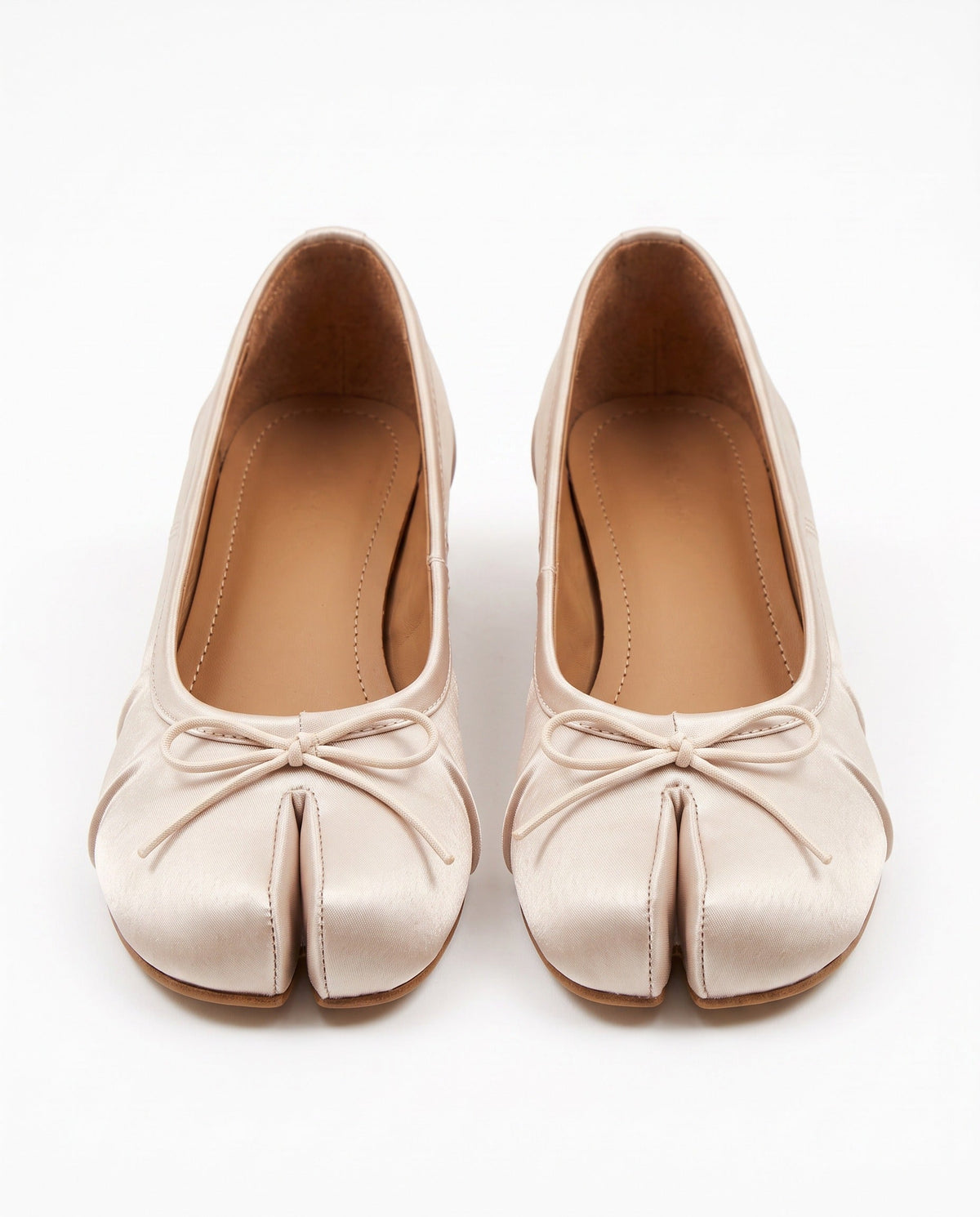 Mayu Tabi Ballet Pump in Ivory