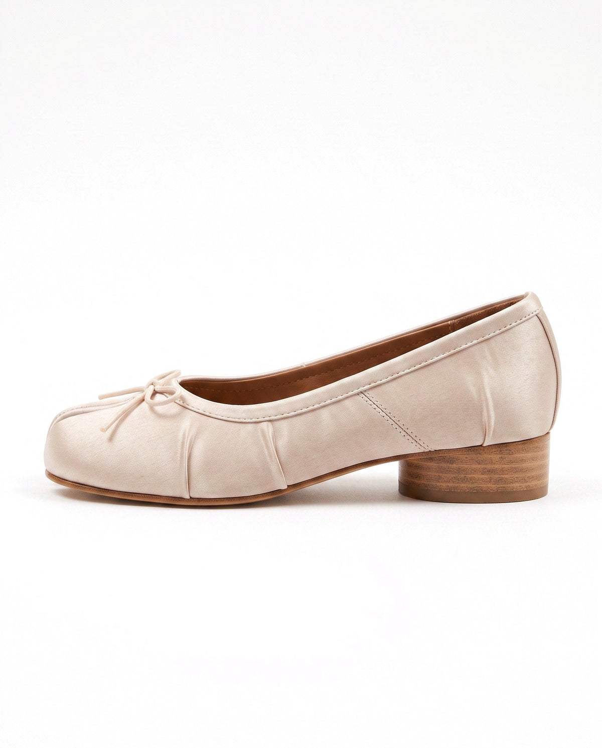 Mayu Tabi Ballet Pump in Ivory