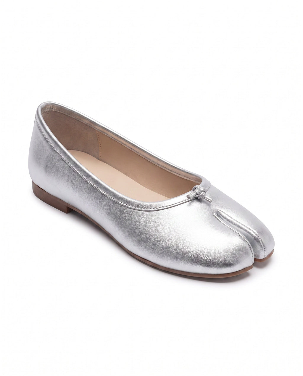 Hana Tabi Ballet Flat in Silver