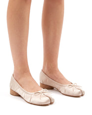 Mayu Tabi Ballet Pump in Ivory