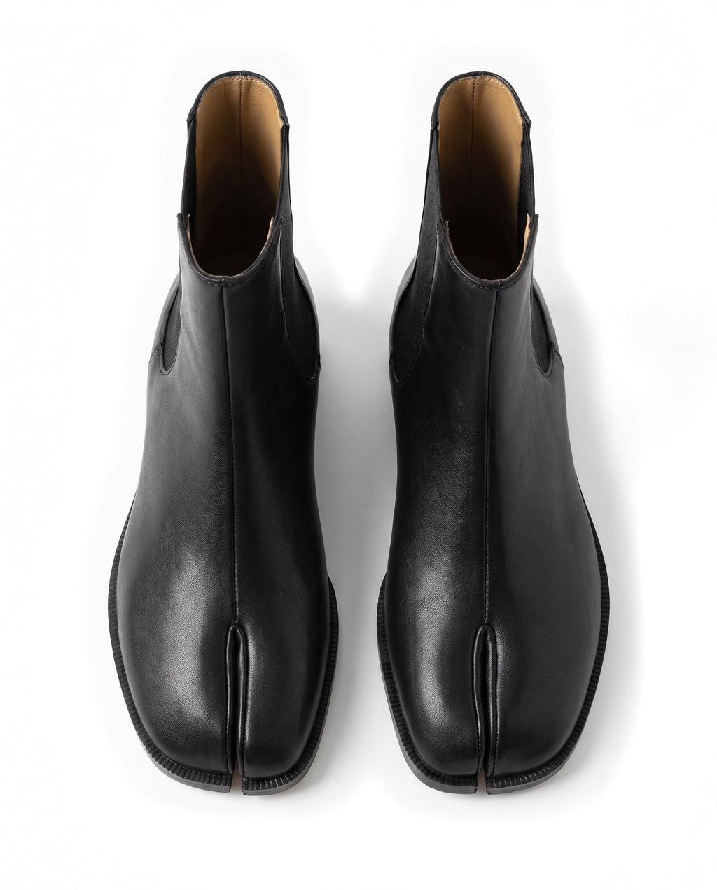 Fuyumi Tabi Chelsea Boot in Black