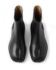 Fuyumi Tabi Chelsea Boot in Black