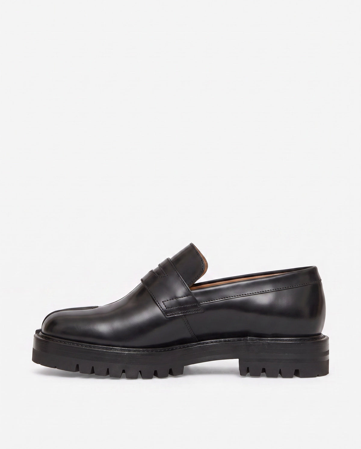 Kurumi Tabi Loafer in Black