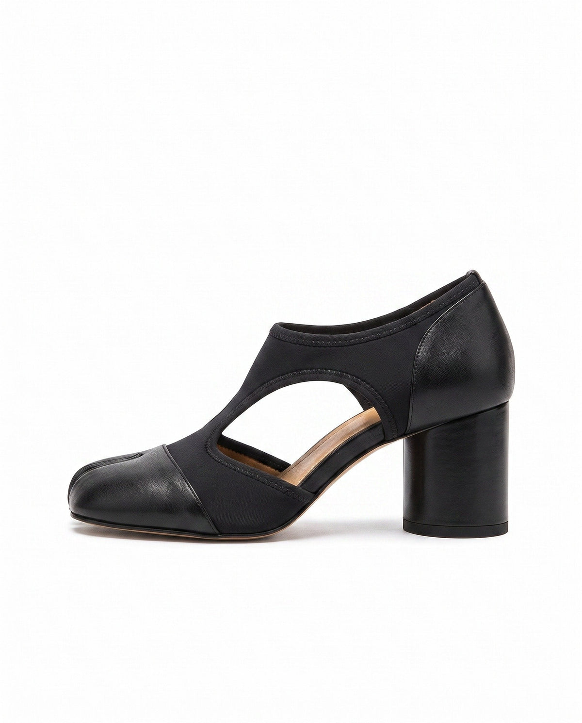 Shizuku Tabi Cut-Out Pump in Black
