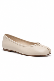 Hana Tabi Ballet Flat in White — side view