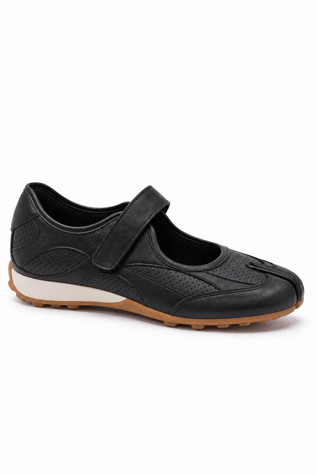 Ibuki Tabi Sneaker in Black — side view