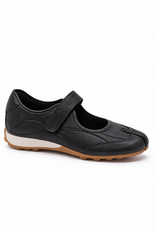 Ibuki Tabi Sneaker in Black — side view