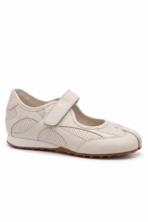 Ibuki Tabi Sneaker in White — side view