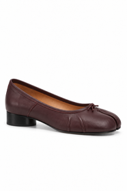 Mio Tabi Ballet Pump in Wine — side view