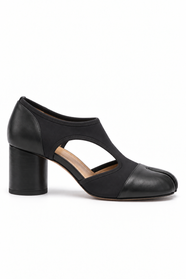 Shizuku Tabi Cut-Out Pump in Black — side view