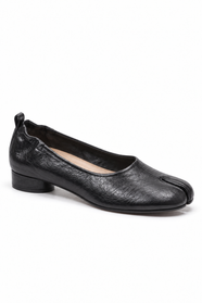Sora Tabi Low-Heel Flat in Black — side view